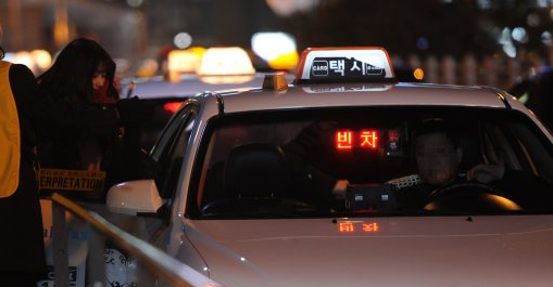首爾將明確計程車乘客賠償措施 車上嘔吐罰一千元