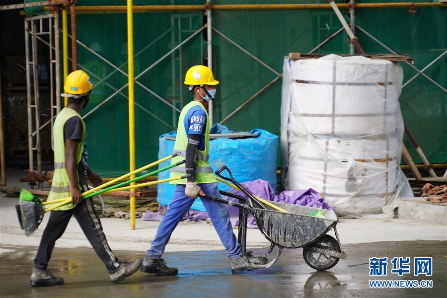 中國港灣科倫坡房建項目封頂