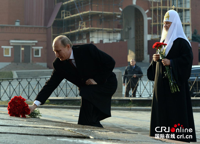 俄罗斯庆祝"人民团结日" 普京出席红场纪念活动