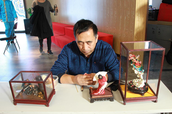 民间艺术再燃社区 “手工艺韵”朝阳民间艺术展示在东湖举行