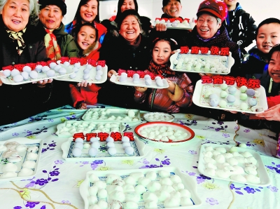 稻香村30年老匠人现场摇元宵