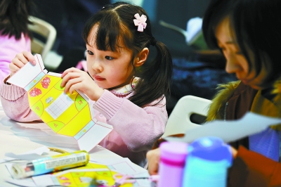 稻香村30年老匠人现场摇元宵