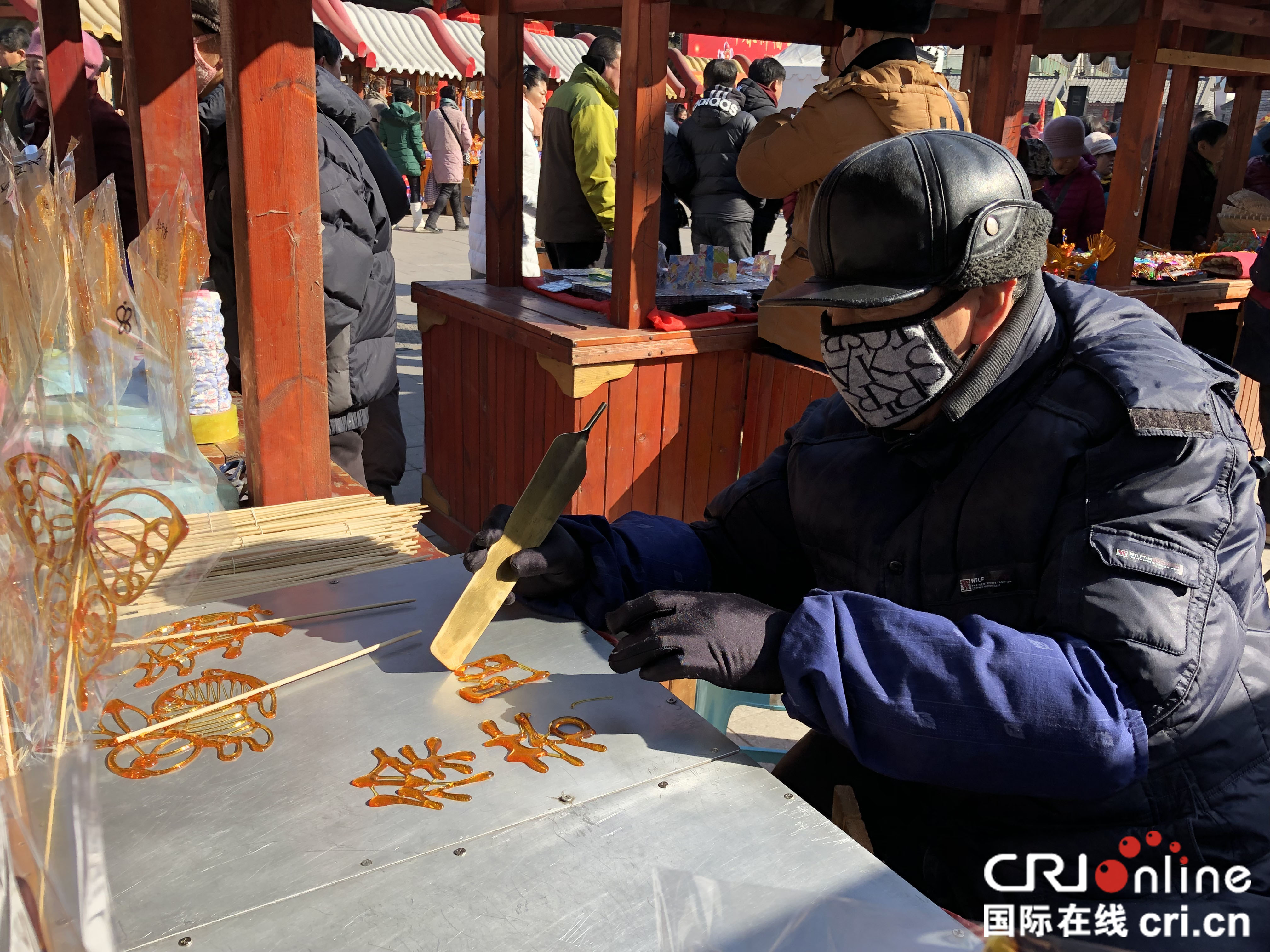 喜迎元宵節 沈城市民熱熱鬧鬧逛廟會