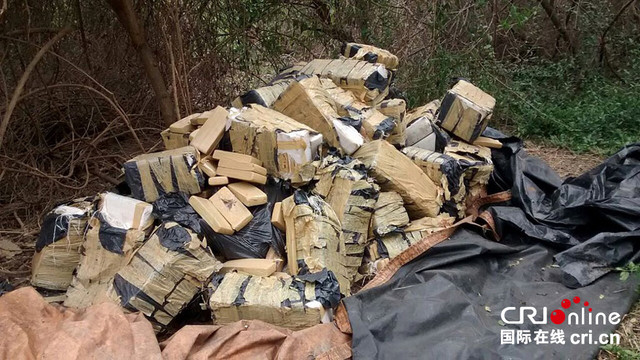 巴西精英部隊繳獲一噸毒品 埋于機場跑道末端(圖)