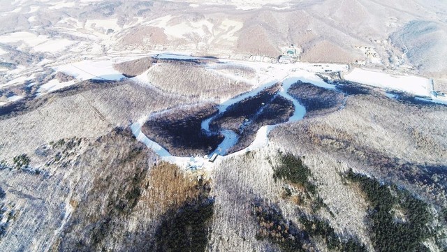 跨界冰雪旅游产业 世茂莲花山滑雪场喜迎世界顶级赛事