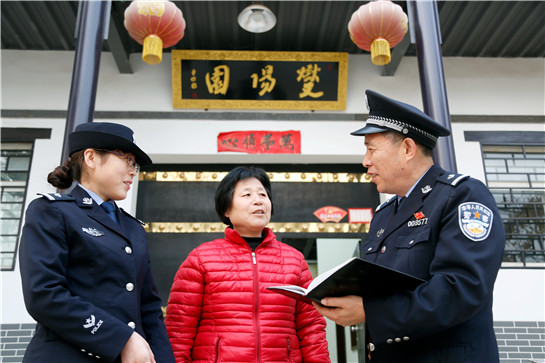 陕西渭南：田间地头访民意