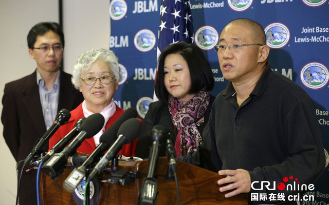 被朝鮮釋放美國公民抵美與家人團聚