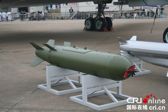 中國空軍展示大量新型制導彈藥