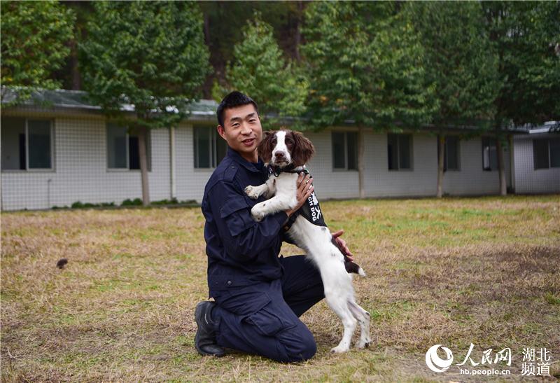 探訪十堰警犬基地 見識警犬“絕活兒”