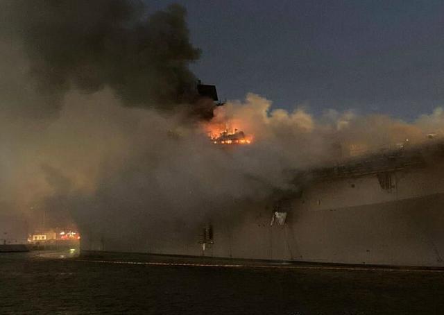 南海观察 | 欲在南海“擦枪走火”，美军真的敢吗？_fororder_图6 意外火灾让美国两栖攻击舰“好人查理号”恐提前退役（资料图）