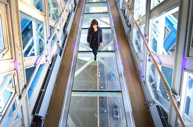 倫敦塔橋新添玻璃地板 可360度飽覽泰晤士河風光
