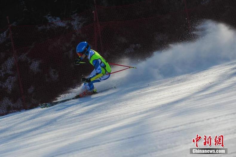 媒體記者瀋陽賽滑雪