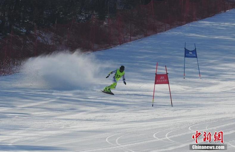 媒體記者瀋陽賽滑雪