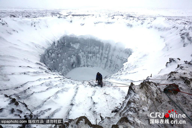 俄羅斯發現200米深火山口 冰雪覆蓋壯美如上帝傑作(圖)