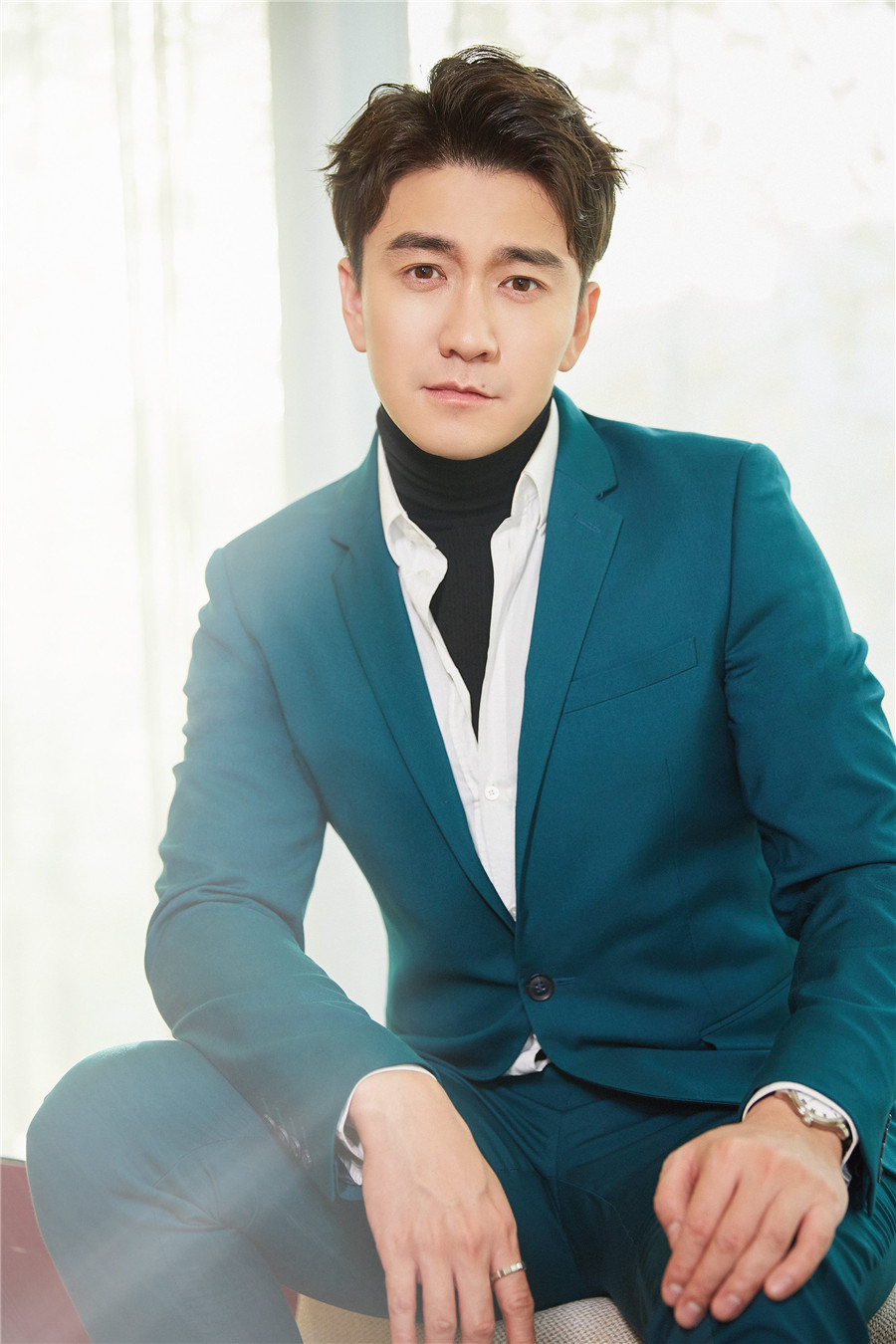 翟天临绅士风亮相时尚盛典获年度风度品质演员