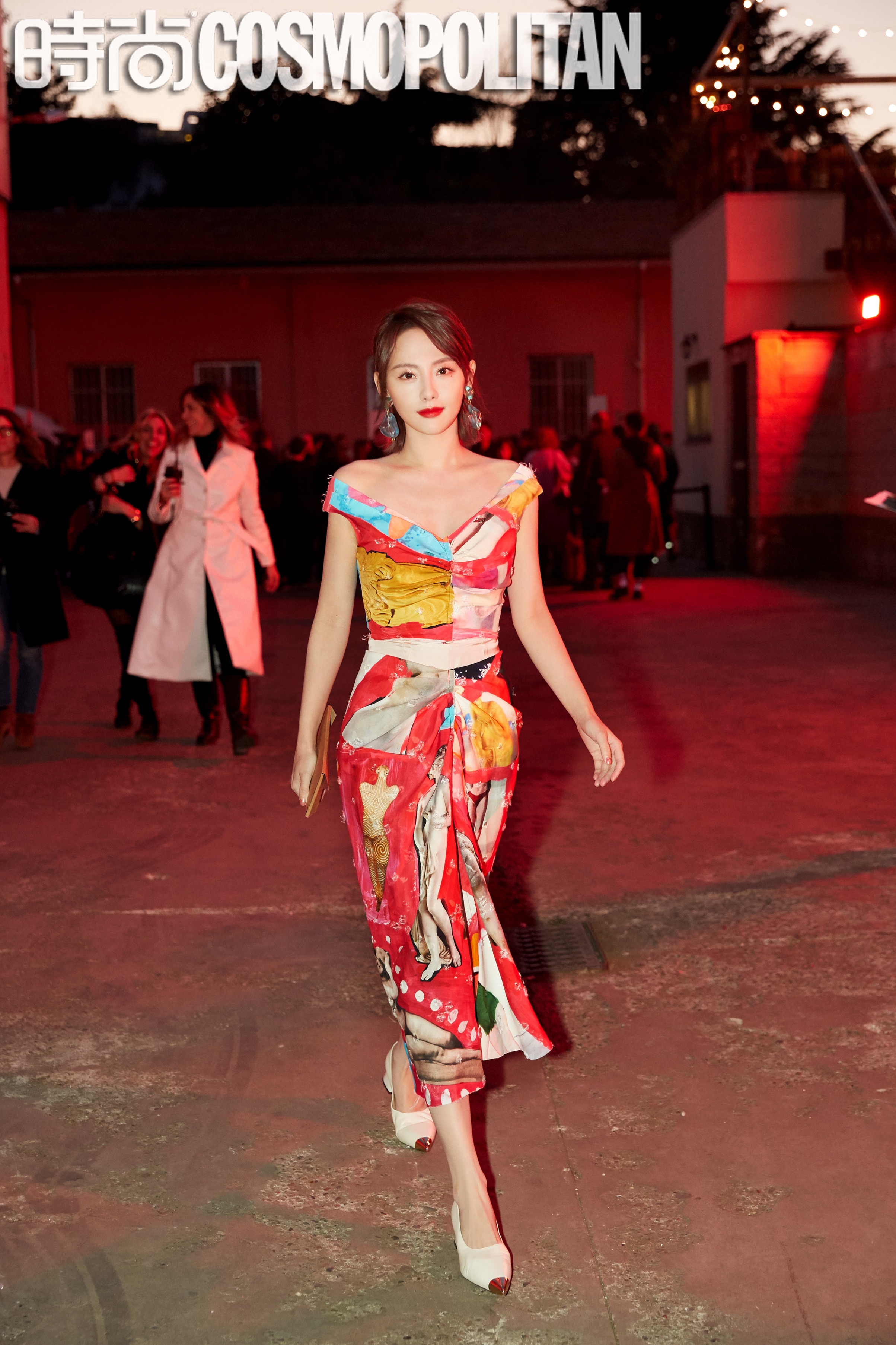 张嘉倪出席米兰时装周百变造型尽显魅力型格