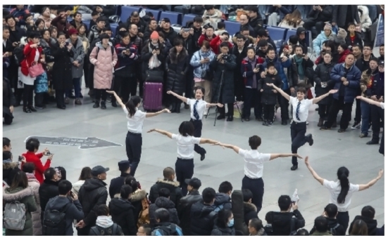 春运正在悄悄改变，旅客开始适应无纸化出行