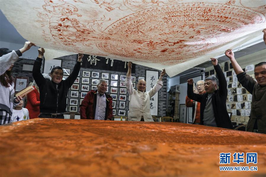 非遗传承——杭州十竹斋木版水印传承人刊印巨幅作品