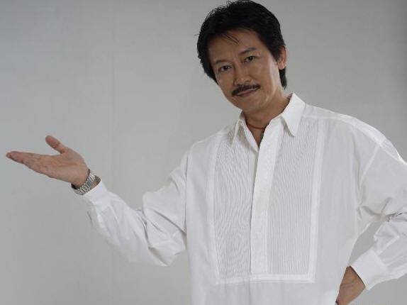 他和成龙称兄道弟如今女儿自杀又患癌症生活落魄