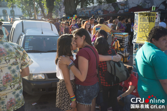 阿根廷首都舉行第23屆同性戀大遊行 阿根廷首都舉行第23屆同性戀大遊行