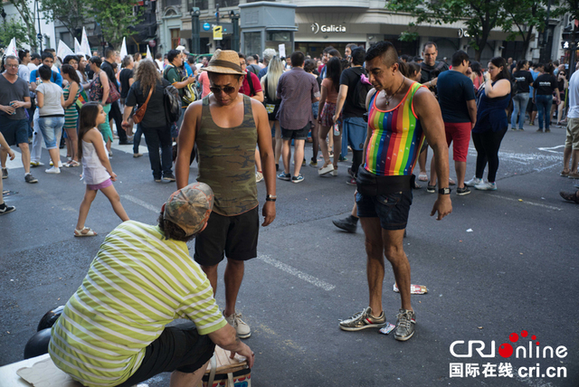 阿根廷首都舉行第23屆同性戀大遊行 阿根廷首都舉行第23屆同性戀大遊行