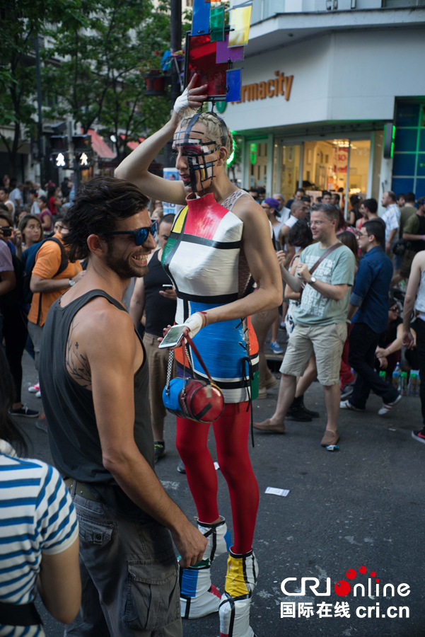 阿根廷首都舉行第23屆同性戀大遊行 阿根廷首都舉行第23屆同性戀大遊行