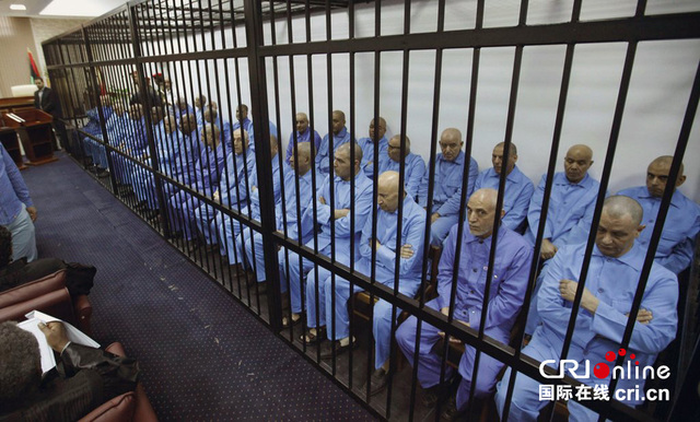 利比亞37名前卡紮菲政權官員出庭受審(圖)
