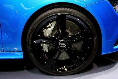 頂級跑車為什麼都偏愛碳纖維材料？