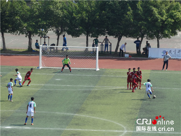 贵港市一男子足球队喜获广西第四届“千里杯”校园足球联赛初中组亚军 贵港市一男子足球队喜获广西第四届“千里杯”校园足球联赛初中组亚军