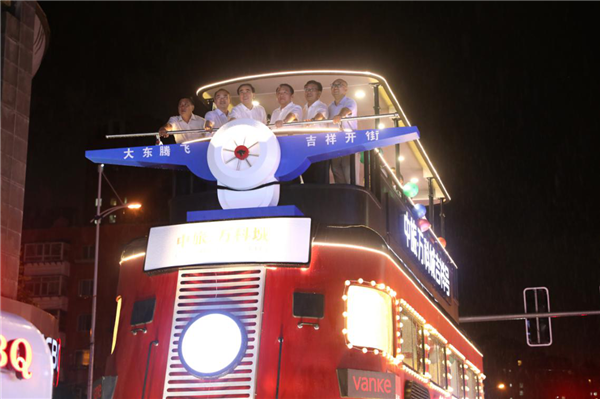 127台“街景車”演繹“百年吉祥”文化 瀋陽市大東區打造汽車文化主題商業街