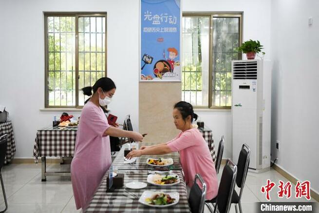 長沙市直属機関食堂に秤設置 食べ残し125グラム罰金1元　湖南省_fororder_FOREIGN202008191353000192741004815.JPG