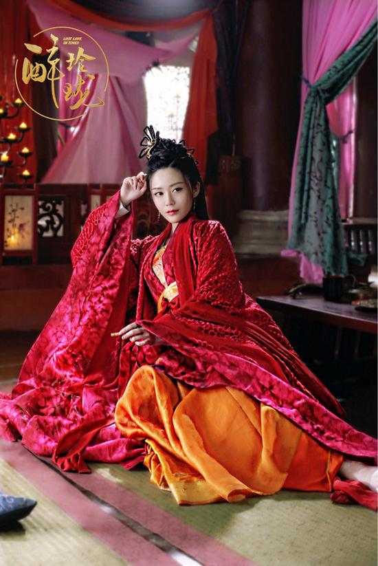 汤晶媚《醉玲珑》妩媚多姿 红衣上线深藏霸气