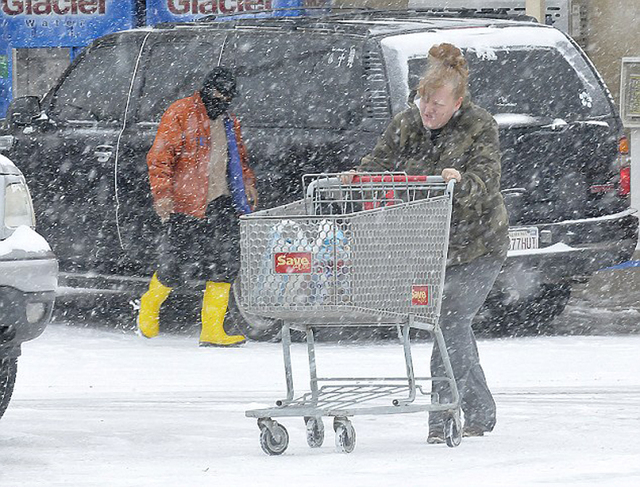 美国遭遇暴风雪袭击 已造成至少17人死亡(图)