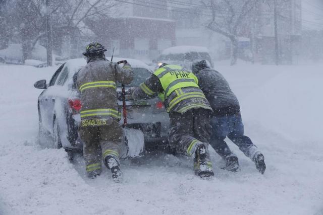 美国遭遇暴风雪袭击 已造成至少17人死亡(图)