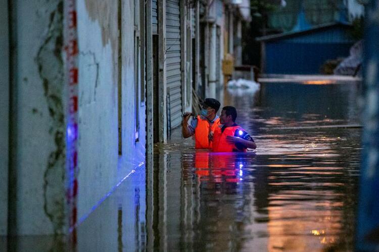 【急稿】【B】最強洪峰過境 重慶警方全力以赴防汛救援 確保人民群眾生命財産安全