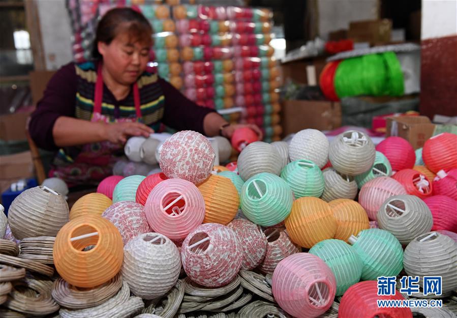 福建建瓯：纸灯笼热销海外