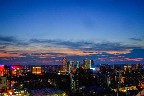 鄭州“最美天空”連續刷屏 未來幾天或將迎來降雨天氣