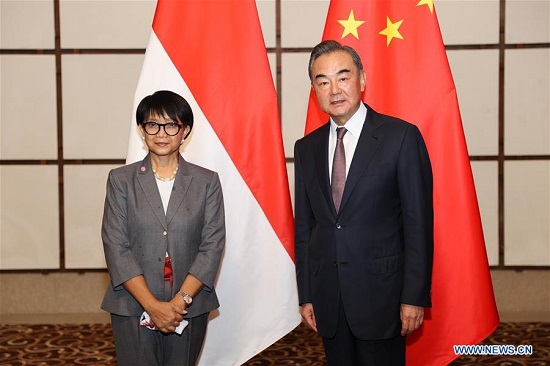 Mga Ministrong Panlabas ng Tsina at Indonesia, nag-usap; Katatagan ng SCS, magkakasamang pinuproteksyunan ng Tsina at ASEAN