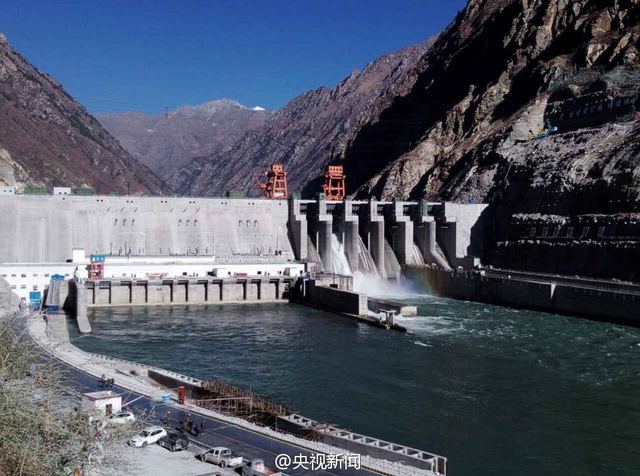 西藏第一座大型水电站投产发电