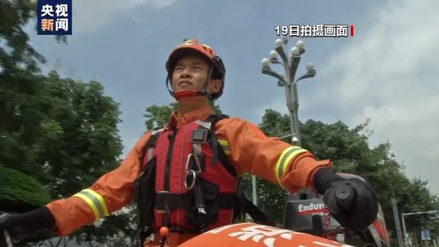 長江水位持續上漲！重慶消防緊急救援被困群眾