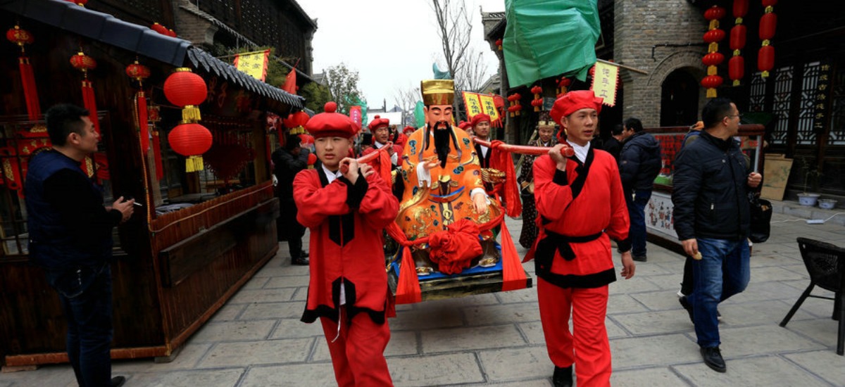 【焦點圖-大圖】【移動端-焦點圖】【圖説5】開封朱仙鎮舉行送灶王祭灶神傳統巡遊儀式