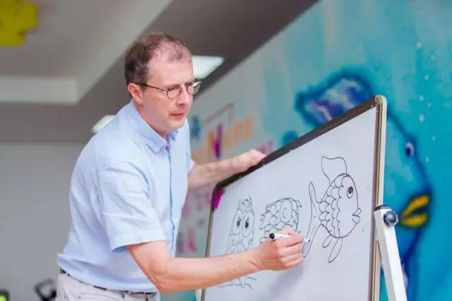 国际绘本大师“彩虹鱼”之父走进红黄蓝