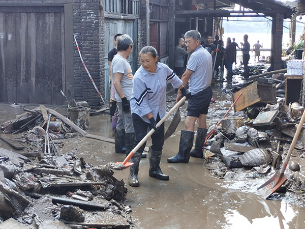 宜宾市翠屏区思坡镇:洪水退去 村民回家