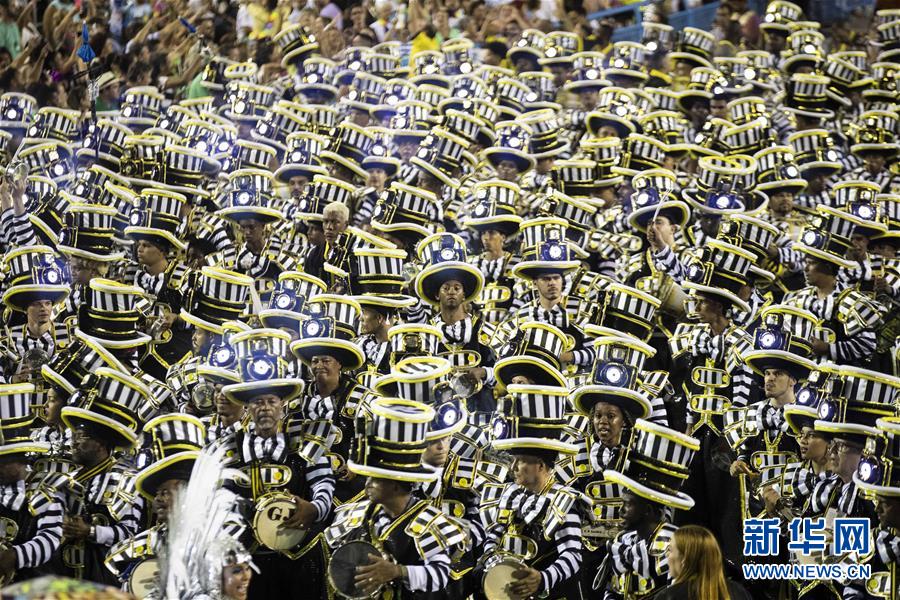 里约狂欢节：特级组桑巴舞校花车巡游表演落幕