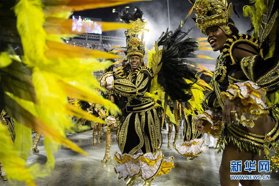 里约狂欢节：特级组桑巴舞校花车巡游表演落幕