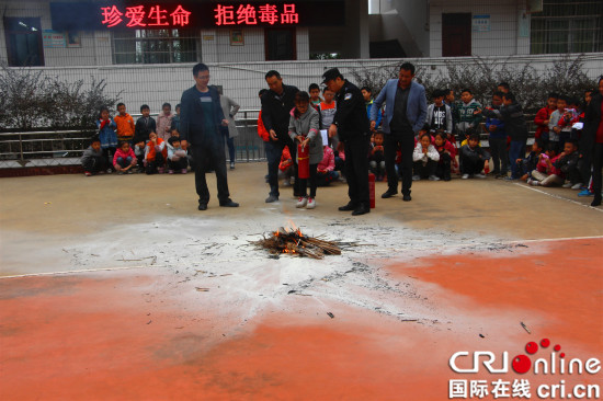 【法制安全】重慶石柱警方開展校園消防安全實戰演練