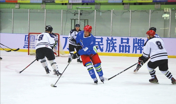 鹤城国际冰球邀请赛开幕