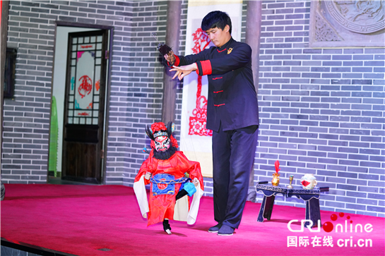 Listening to Laoqiang and watching the Marionette show: a surprise for diplomats on their first day in Weinan
