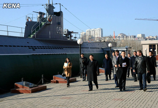 朝中社公佈崔龍海訪俄照片 參觀列寧墓和軍事博物館(圖)