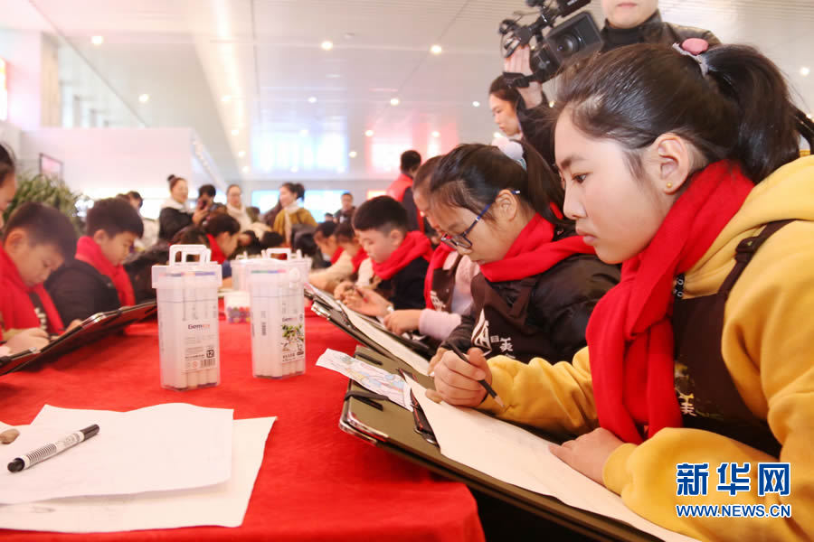 【图说1】【移动端-文字列表】商丘送旅忙 小手画春运